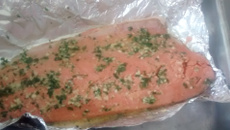 Salmão de forno com alcaparras
