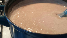 Estrogonofe de chocolate com morangos