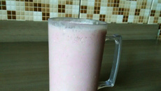 Suco de morango ao leite