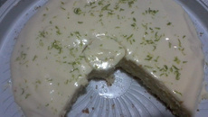 Bolo de limão fácil e delicioso.