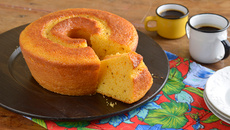 BOLO DE FUBÁ COM ERVA-DOCE