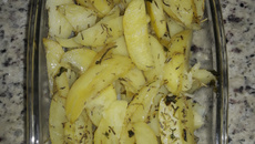 Batata assada com alecrim e azeite
