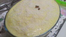 Bolo gelado de creme na travessa