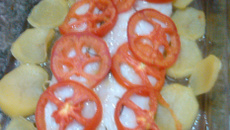 Filé de peixe assado com batatas