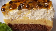 Torta de chocolate e mousse de maracujá