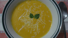 Creme de cenoura com queijo e mel