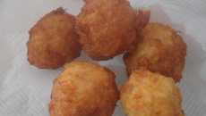 Bolinho de arroz com atum