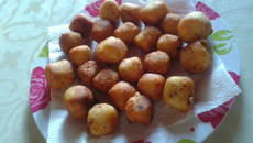 Bolinho de salsicha com massa de aipim