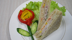 Sanduíche de repolho e cenoura