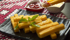 Palitos de polenta frita supercrocantes