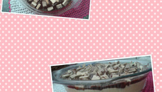 Mousse de maracujá com cobertura de chocolate com bolacha waffer