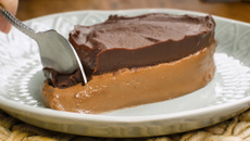 Sobremesa gelada de chocolate