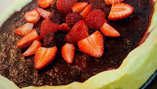 Torta com Calda de Frutas Vermelhas