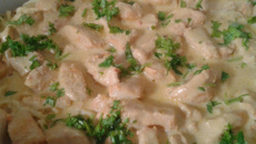 Macarrão com frango e molho branco