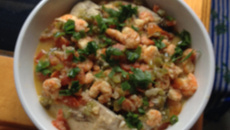 Peixe com molho de camarão