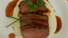 Picanha ao Molho Madeira com Purê de Batata