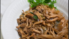 Pasta ao molho de shimeji fresco da D. Olga