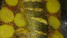 Peixe recheado com farofa de calabresa