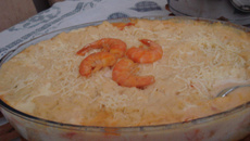 Gratinado delicioso de camarão