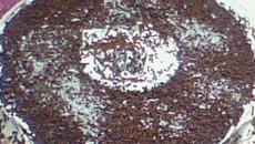 Brigadeirão de micro-ondas com cobertura de Ovomaltine