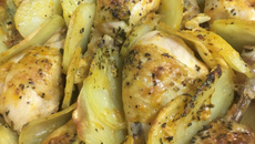 Coxa de frango assada com batatas da Priscila