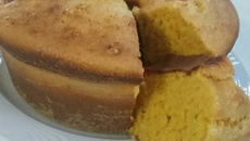 Bolo de milharina cremoso