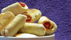 Enroladinho de pizza com salsicha