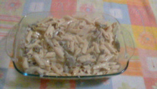 Macarrão com molho de sobras de queijo