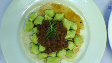 Nhoque de arroz a bolonhesa