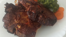 Carré Spice (Costeletas de porco grelhadas com molho apimentado)