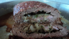 Bolo de carne moída recheado