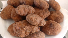 Bolinho de carne moída à milanesa