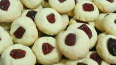 Biscoitinhos amanteigados com goiabada