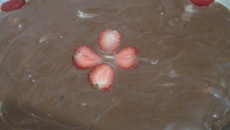 Gelado de morango com chocolate