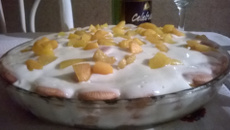 Torta de leite condensado com limão e pessêgos