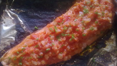 Salmão ao molho de tomate