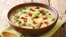 Sopa de mandioca com bacon