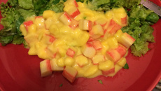 Salada de kani com manga