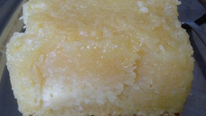 Bolo de mandioca com requeijão cremoso