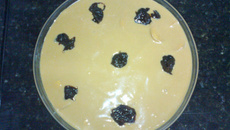 Pavê de doce leite com ameixa