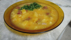 Sopa de mandioca com carne seca