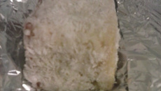 Bolo gelado de coco embrulhado