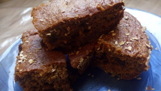 Bolo de Banana com Uvas Passas (sem açúcar e sem farinha)