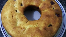 Bolo de fubá com goiabada delicioso