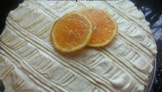 Bolo de liquidificador de laranja com recheio e cobertura de mousse