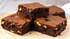 Brownie de chocolate com pistache