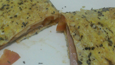 Omelete com recheio de pizza