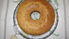 Bolo de fubá com creme de leite