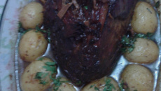 Cupim assado com batatas rústicas