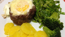 Bolinho vulcão com ovo